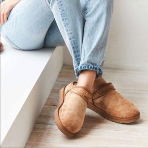 UGG Classic Slippers in Chestnut